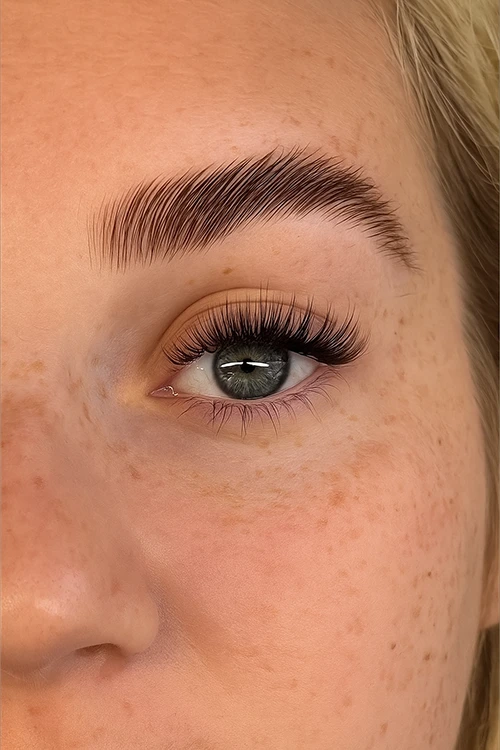 Extensions de Cils, Extensions, de Cils, cils, Eyelash Extensions, lash Extensions, lashes in Style, Volume Russe, Mega Volume, Effet Tendance